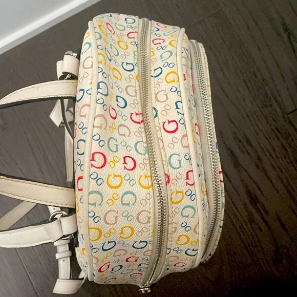 Guess backpack - Picture 3 of 4
